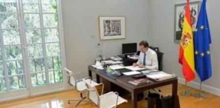Rajoy en su despacho de Moncloa.