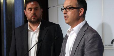 Oriol Junqueras (ERC) y Jordi Turull (CiU), juntos en el Parlament