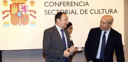 El ministro de Educación, José Ignacio Wert, y el presidente del Gobierno riojano, Pedro Sanz Alonso, al inicio de la reunión de la Conferencia Sectorial de Cultura