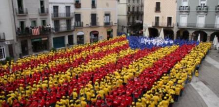 Gran estelada humana por la independencia, en Igualada