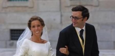 La boda de Ana Aznar con Alejandro Agag en el Monasterio de El Escorial. Los novios a la salida de la iglesia.