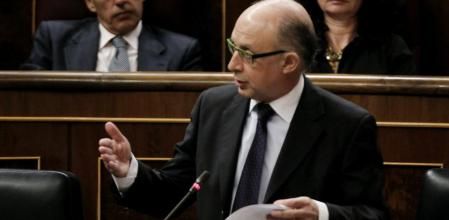 El ministro de Hacienda, Cristóbal Montoro, durante su intervención en la sesión de control al Gobierno