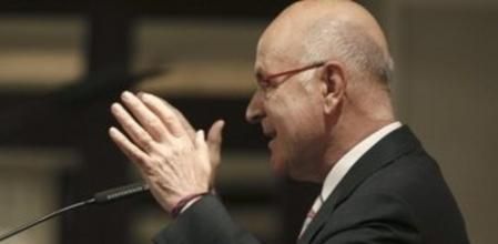 El portavoz del Grupo Parlamentario Catalán (CiU) en el Congreso de los Diputados, Josep A. Duran i Lleida, durante la conferencia que ofreció, hoy en Madrid, en un acto organizado por el Ágora de El Economista.