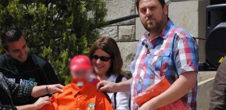 Oriol Junqueras va estrenar la camisa de la nova colla castellera