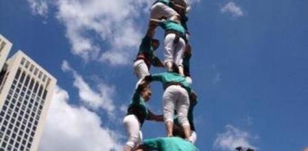 Un moment de l'actuació dels castellers de Vilafranca a Frankfurt