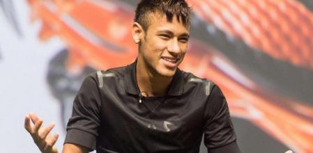 Neymar presenta sus nueva botas de fútbol en Río de Janeiro