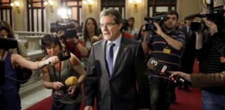El president de la Generalitat, Artur Mas, a la salida de la sesión de control al Govern en el Parlament