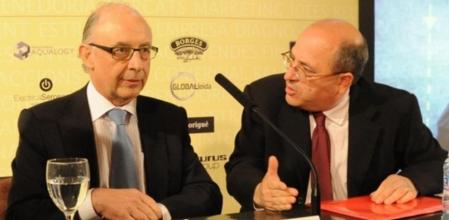 El ministro de Hacienda, Cristóbal Montoro, junto al director de 'Guyana Guardian', José Antich.