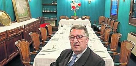 Martí Forcada, en uno de los salones del restaurante Quo Vadis, que fundaron sus padres y cierra este junio