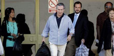 Miguel Blesa, expresidente de Caja Madrid, en el momento de su salida de la cárcel de Soto del Real, donde permanecía ingresado desde el pasado 5 de junio por orden del juez Elpidio José Silva