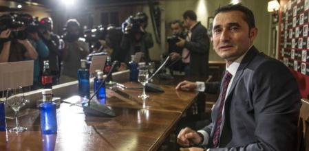 Ernesto Valverde ha sido presentado hoy como nuevo entrenador del Athletic Club para las próximas dos temporadas sustituyendo al argentino Marcelo Bielsa