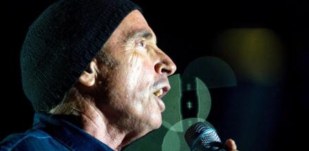 Lluis Llach cantando en el Concert per la llibertat