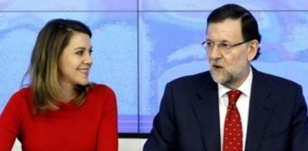 El presidente del Gobierno y del PP, Mariano Rajoy (d), junto a la secretaria general del PP, María Dolores de Cospedal (i), durante la reunión del Comité Ejecutivo Nacional del partido.