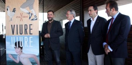 El comisario de la conmemoración del tricentenari organizada por el Ayuntamiento, Toni Soler, el alcalde de Barcelona, Xavier Trias, el teniente de alcalde de Cultura, Jaume Ciurana, y el comisario de la celebración organizada por la Generalitat, Miquel Calçada