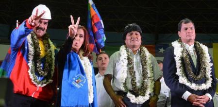 Nicolás Maduro, Cristina Fernández, Evo Morales y Rafael Correa, durante la reunión de emergencia de la Unasur en Cochamba, Bolivia