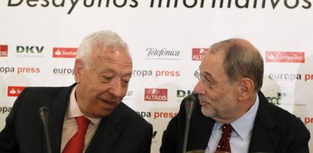 El ministro de Asuntos Exteriores, José Manuel García Margallo, y Javier Solana, exministro de Asuntos Exteriores y exsecretario general de la OTAN.