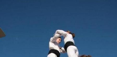 Els Minyons encara vesteixen camisa blanca