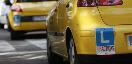 Imagen de archivo de un coche de una autoescuela