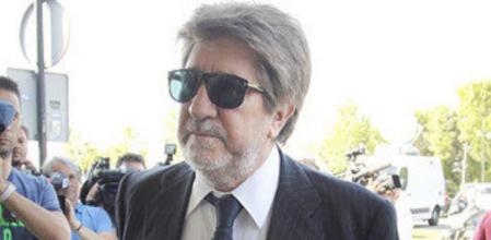 El productor Andrés Vicente Gómez, en el entierro de su pareja la periodista Concha García Campoy