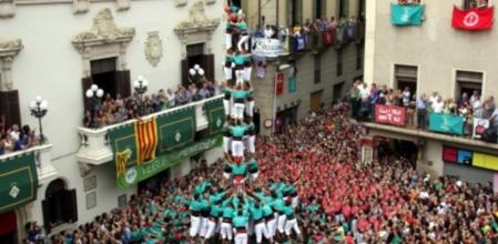 El 3 de 9 amb folre i agulla dels Castellers de Vilafranca a la diada Sant Fèlix del 2012.