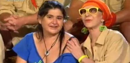 Lucía Etxebarría en su entrada al reality 'Campamento de verano' conversa con Karmele Marchante