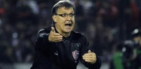 El 'Tata' Martino, durante un partido de Newell's Old Boys