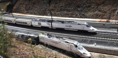 Los trenes de línea convencional circulan ya por una de las vías de tren afectadas por el accidente del pasado miércoles en las proximidades de la estación de Santiago de Compostela