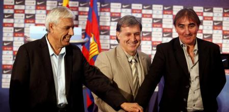 Gerardo Tata Martino junto a sus ayudantes Jorge Pautasso (derecha) y el 'Profe' Elvio Paolorroso