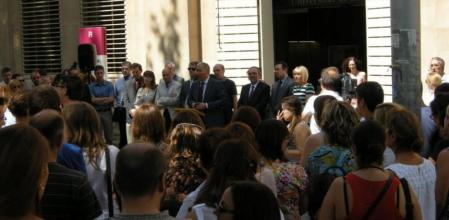 Concentración delante del rectorado de la Universitat de Lleida por las víctimas del accidente de tren de Santiago