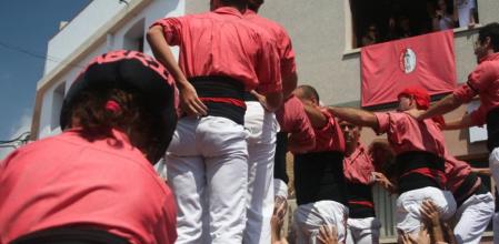 La Colla Vella preparant-se per alçar un castell a La Bisbal del Penedès