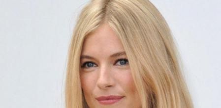 La actriz, de 31 años, acaba de ser madre y está a punto de estrenar la biografía televisiva de Tippi Hedren