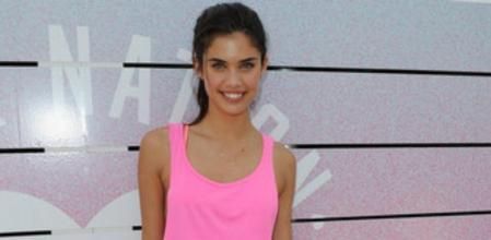 La modelo portuguesa Sara Sampaio en una fiesta organizada por Victoria's Secret