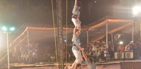 Els Castellers de Sants van descarregar el pilar de cinc amb la tècnica govinda