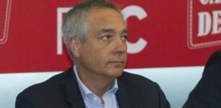 El primer secretario del PSC, Pere Navarro, durante la primera reunión de la dirección de los socialistas catalanes después de las vacaciones de verano para valorar la actualidad política, el pulso de los críticos y los polémicos actos con motivo de la Diada.