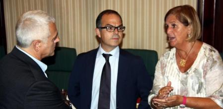 La presidenta del Parlament Núria de Gispert y los diputados de CiU, Jordi Turull y Daniel Font, en la comisión por el derecho a decidir del Parlament