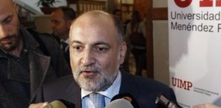 El presidente del Tribunal Constitucional, Francisco Pérez de los Cobos, realiza unas declaraciones a los medios.