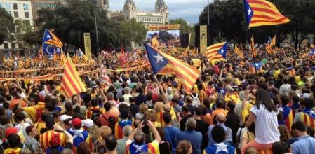 La cadena humana, en Plaça Catalunya, donde ha ocupado prácticamente toda la plaza.