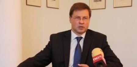 El primer ministro de Letonia, Valdis Dombrovskis, durante la entrevista con ACN
