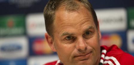 El entrenador del Ajax, Frank de Boer, durante la rueda de prensa ofrecida esta tarde en el Camp Nou de Barcelona previa al partido de la primera jornada de la Liga de Campeones que mañana disputarán frente al F.C.Barcelona
