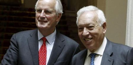 El ministro de Asuntos Exteriores y de Cooperación, José Manuel García-Margallo, junto al comisario responsable del Mercado Interior y los Servicios, Michel Barnier, hoy en el Palacio de Viana de Madrid