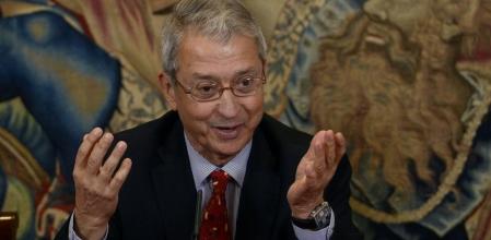 El cirujano Miguel Cabanela en la rueda de prensa en la que se ha detallado la próxima operación para sustituirle al Rey la prótesis de cadera infectada