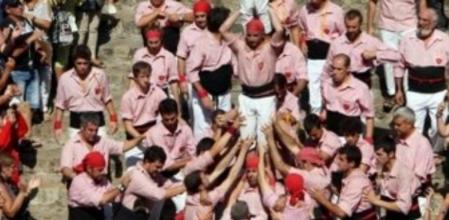 El pilar caminant dels Xiquets de Tarragona, baixant les escales de la Catedral, aquest dimarts