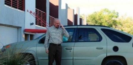 Walter White y su Pontiac Aztek, un clásico de las primeras temporadas