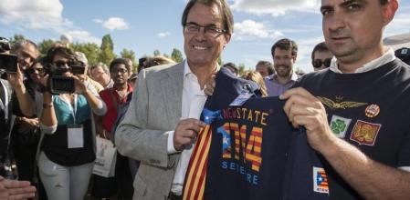 Artur Mas posa con una corbata con una estelada en Igualada