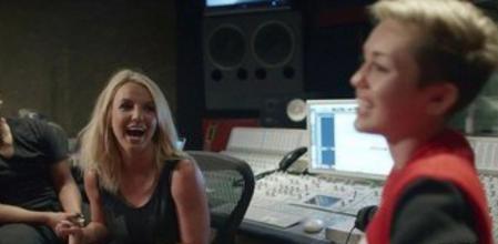 Miley Cyrus y Britney Spears en un momento del documental de la primera, 'Miley: The Movement'