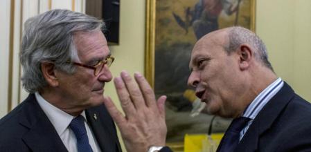 El alcalde de Barcelona, Xavier Trias, y el ministro de Cultura y Deportes, José Ignacio Wert, hablan distendidamente en Madrid