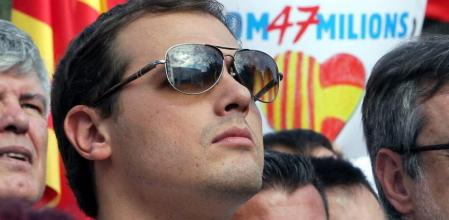 El líder de Ciudatans, Albert Rivera, durante la multitudinaria concentración en la Plaza de Catalunya de Barcelona