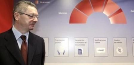 El ministro de Justicia, Alberto Ruiz-Gallardón, durante la inauguración hoy de la feria tecnológica SIMO Network 2013, organizada por Feria de Madrid.