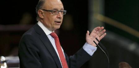 El ministro de Hacienda y Administraciones Públicas, Cristóbal Montoro, durante su intervención en el pleno del Congreso