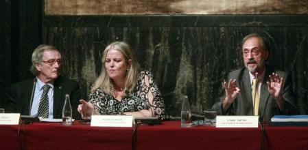 El alcalde de Barcelona, Xavier Trias (i), la teniente alcalde de Deportes Maite Fanos (c) y el director de la oficina técnica de la candidatura olímpica Barcelona-Pirineos 2022, Enric Truñó, durante la reunión consejo territorial de la candidatura Barcelona-Pirineos